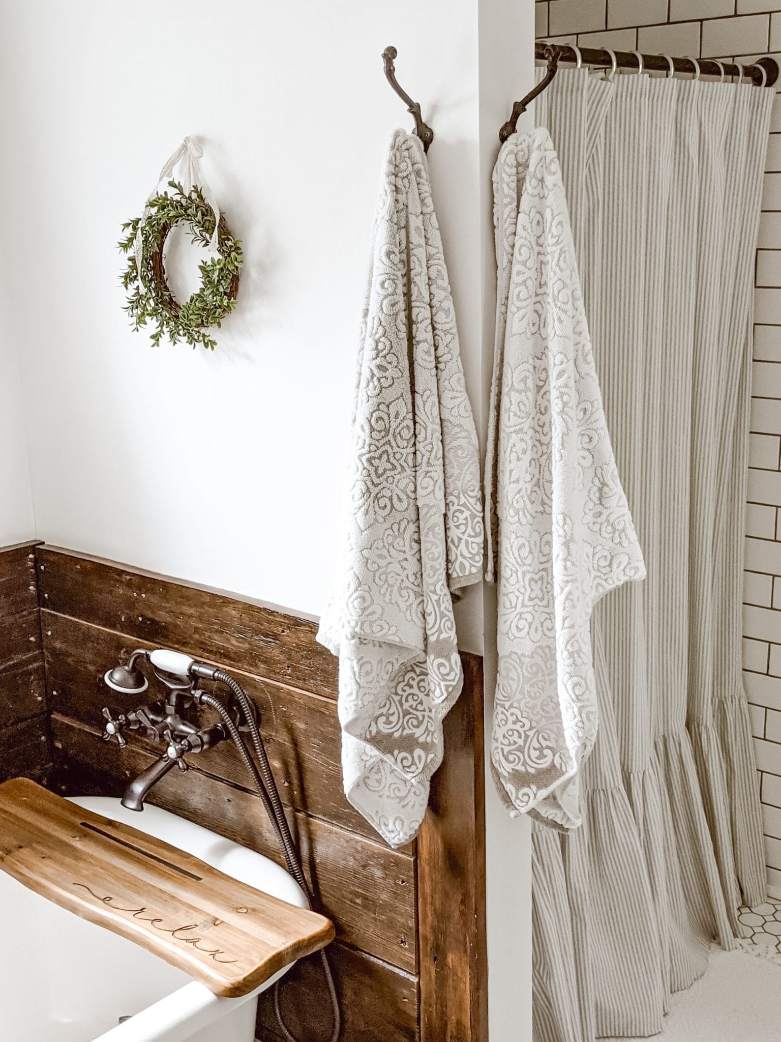 Neutral farm-cottage charm bathroom