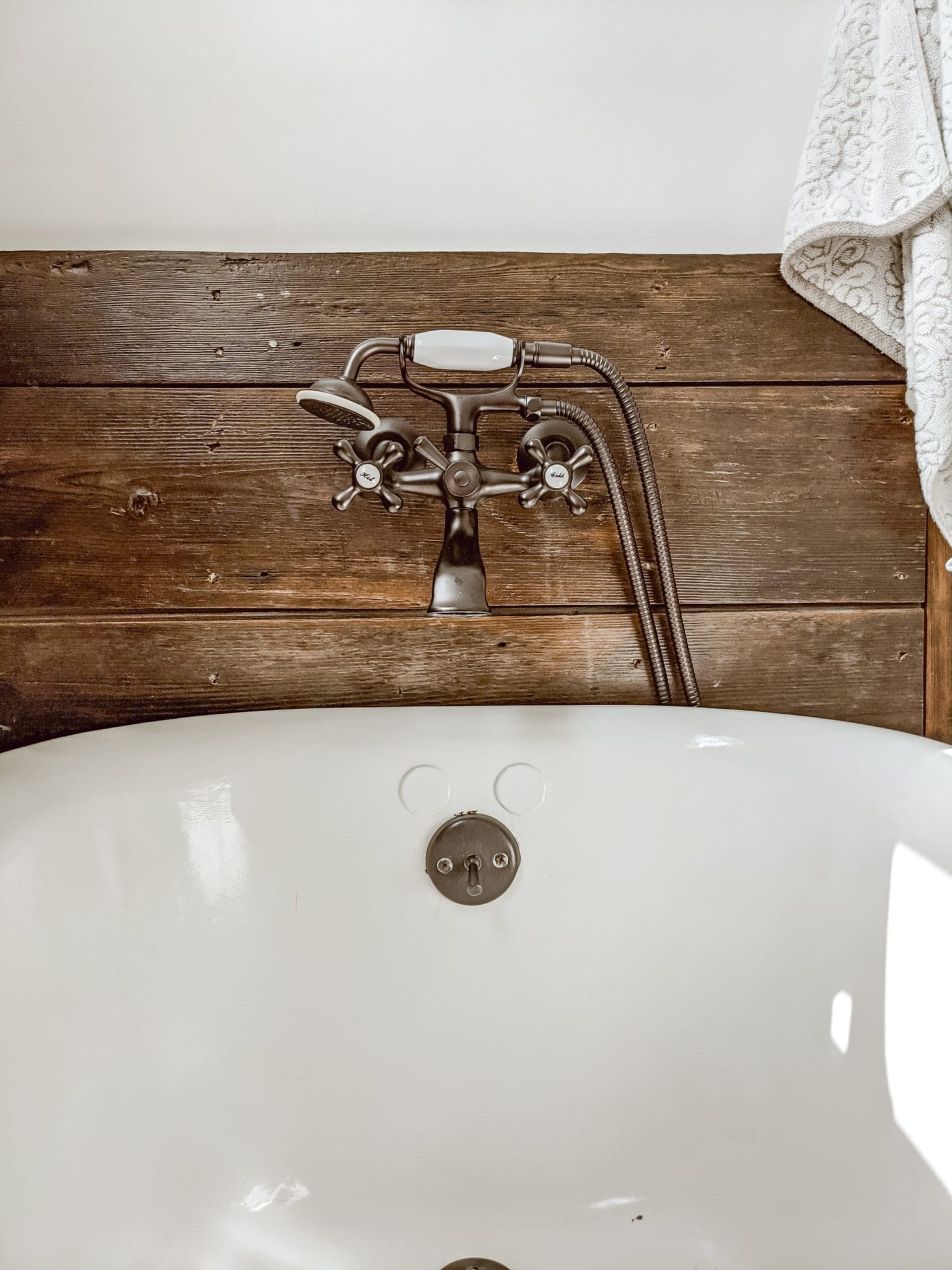 vintage style clawfoot tub fixtures