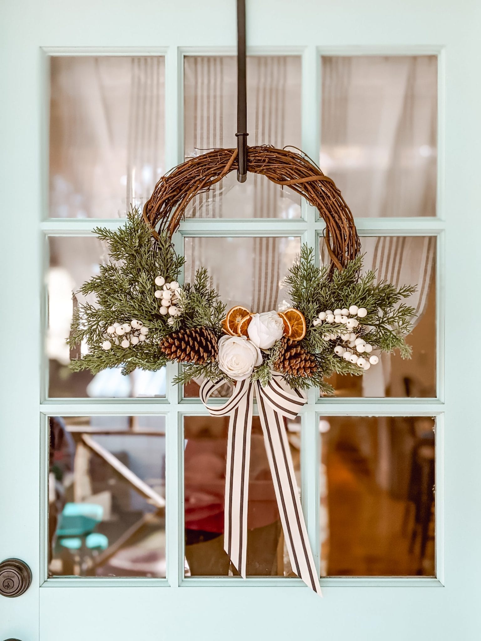 Cozy Classic Christmas Wreaths for The Front Porch - White and