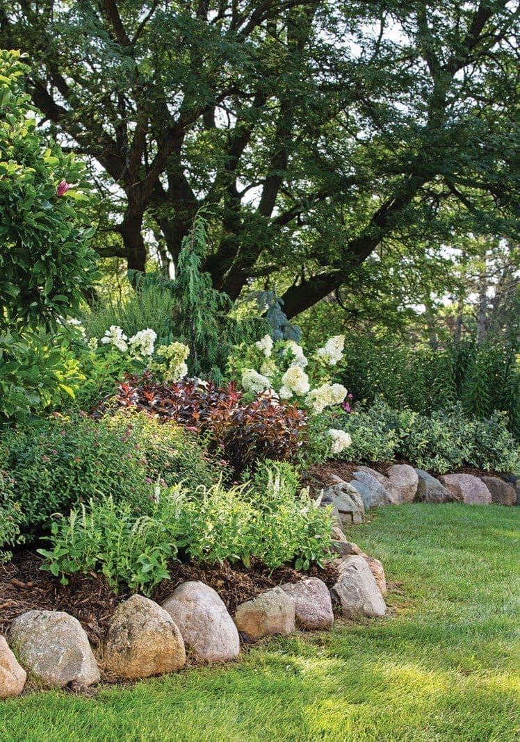 Simple Country Farmhouse Landscaping Ideas with Stone Flower Bed Edging -  White and Woodgrain, image size:748x1068