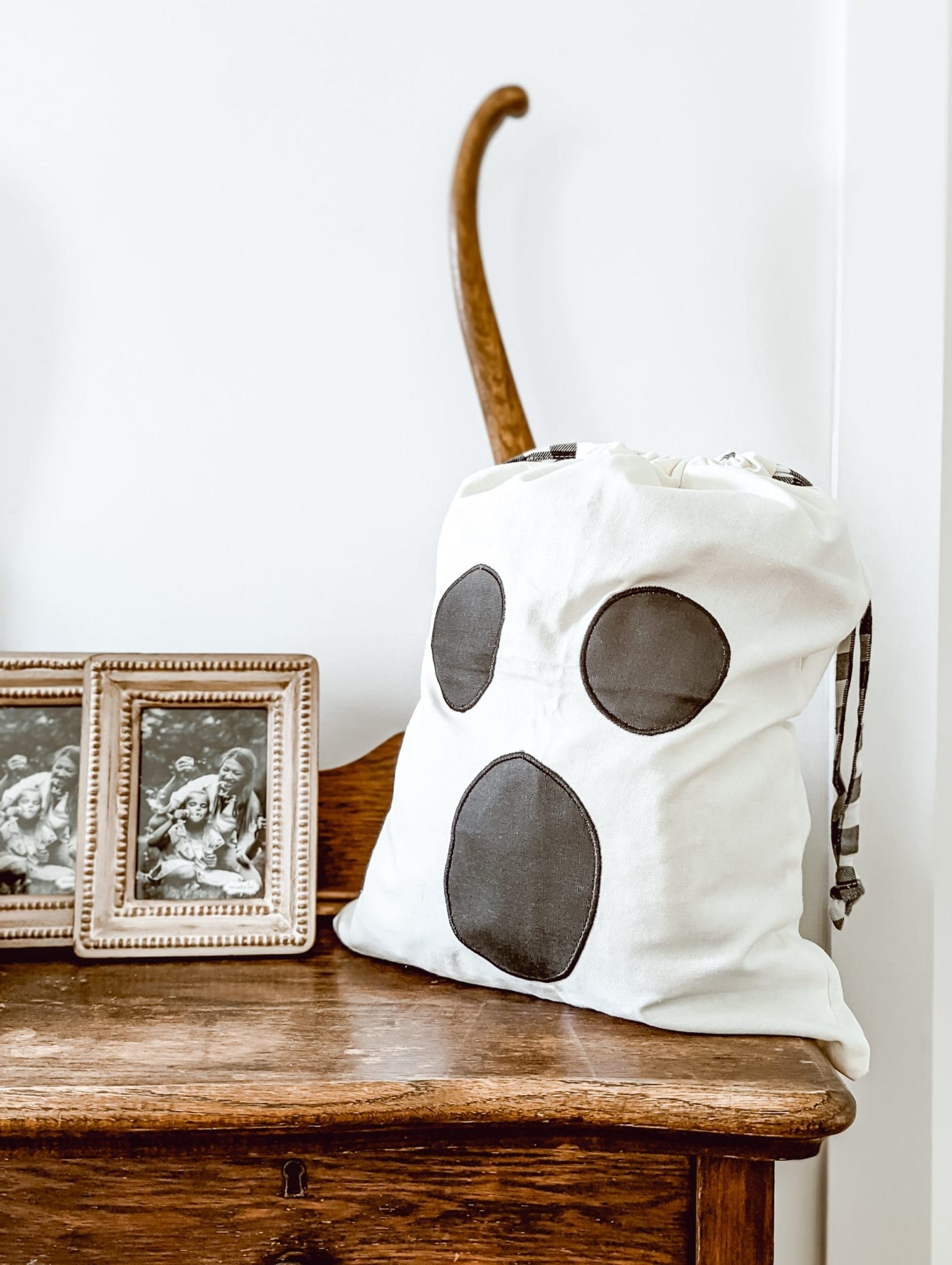 white ghost Halloween candy sack