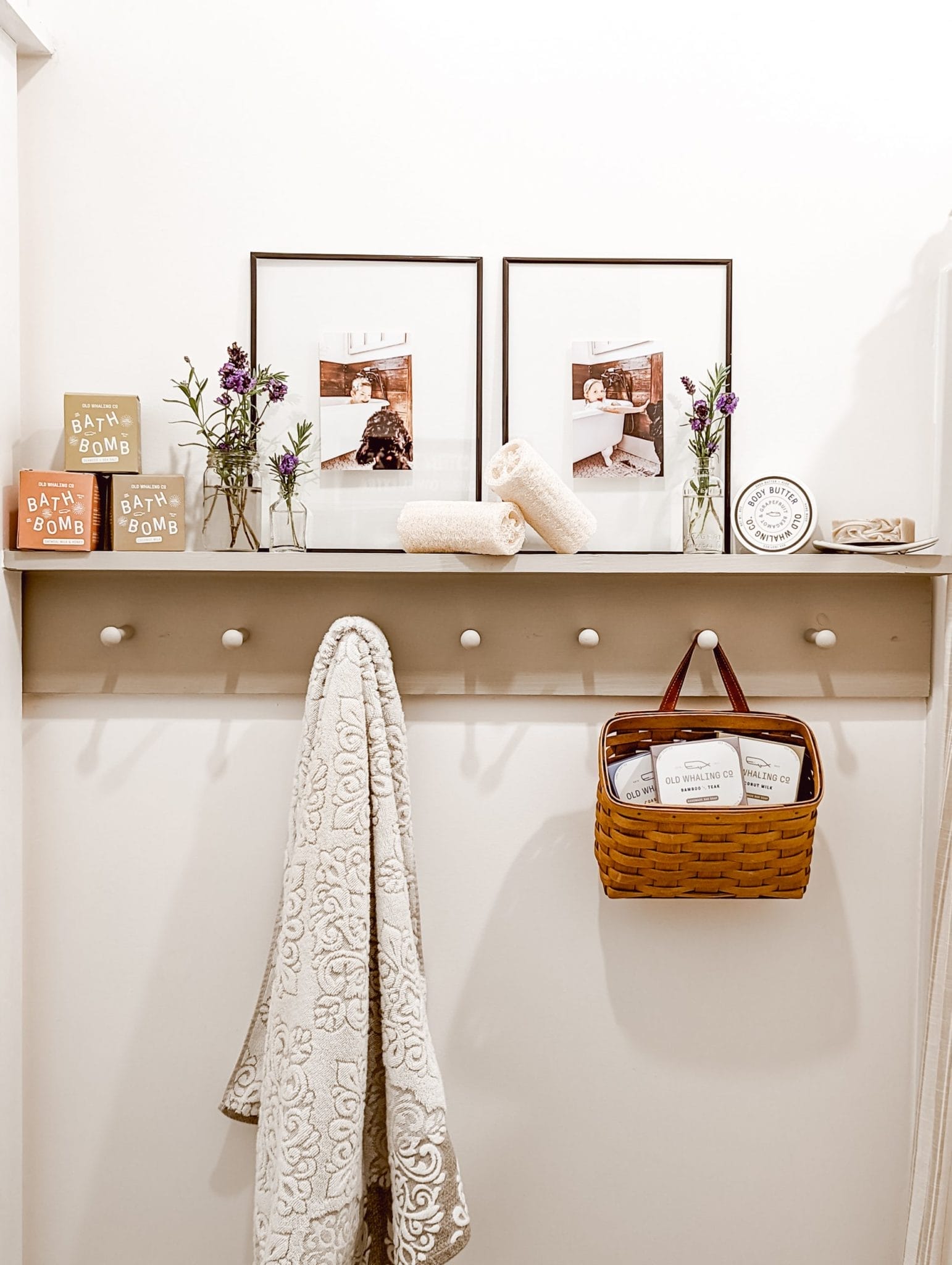 shaker peg rail shelf in cottage style bathroom