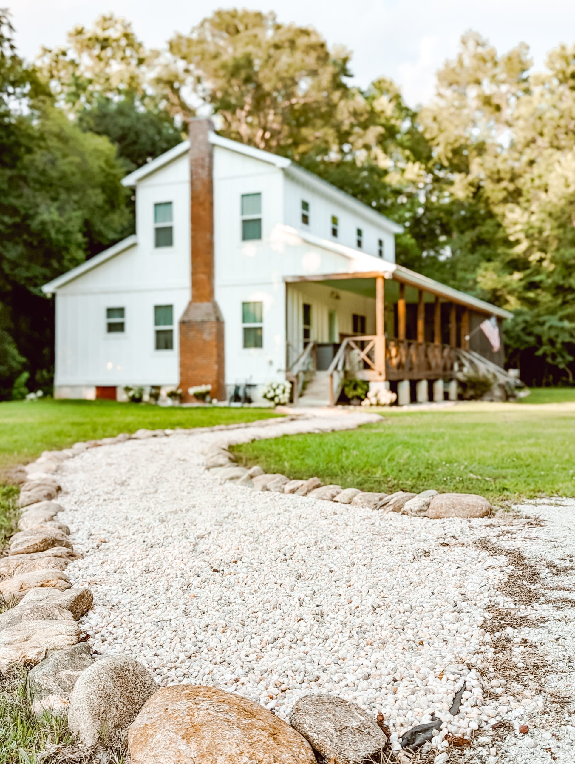 Simple Country Farmhouse Landscaping Ideas with Stone Flower Bed Edging -  White and Woodgrain, image size:1928x2560
