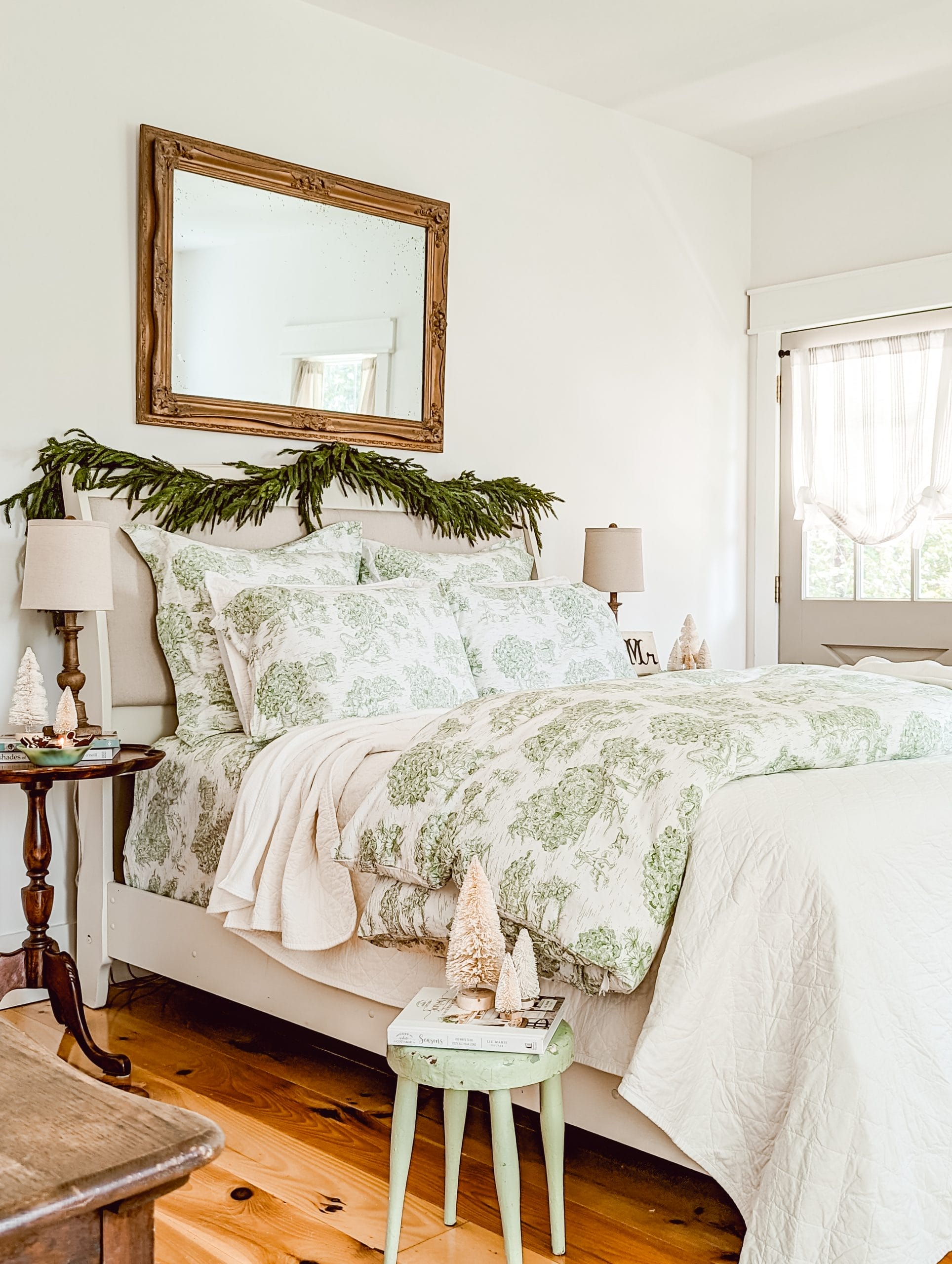 how to layer and style green toile bedding like a designer for the holidays