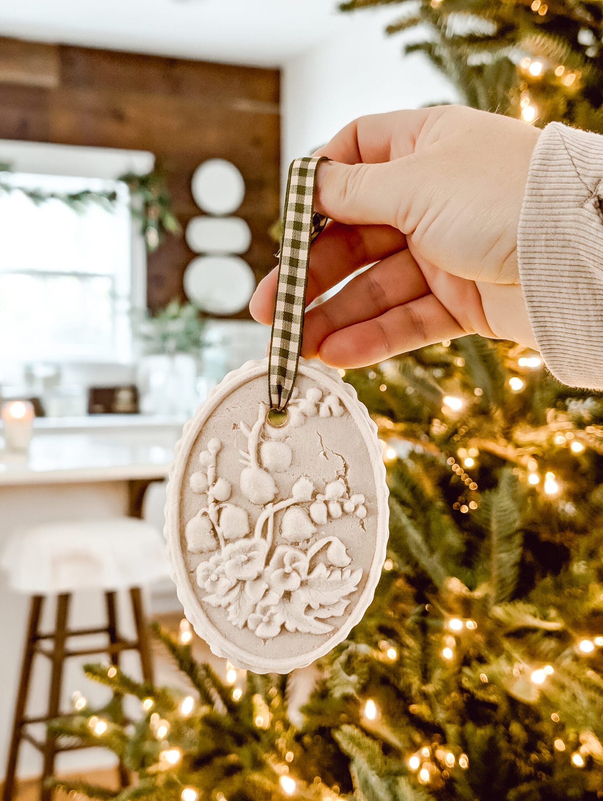 How to Make Fancy Salt Dough Christmas Ornaments - White and Woodgrain, image size:1928x2560