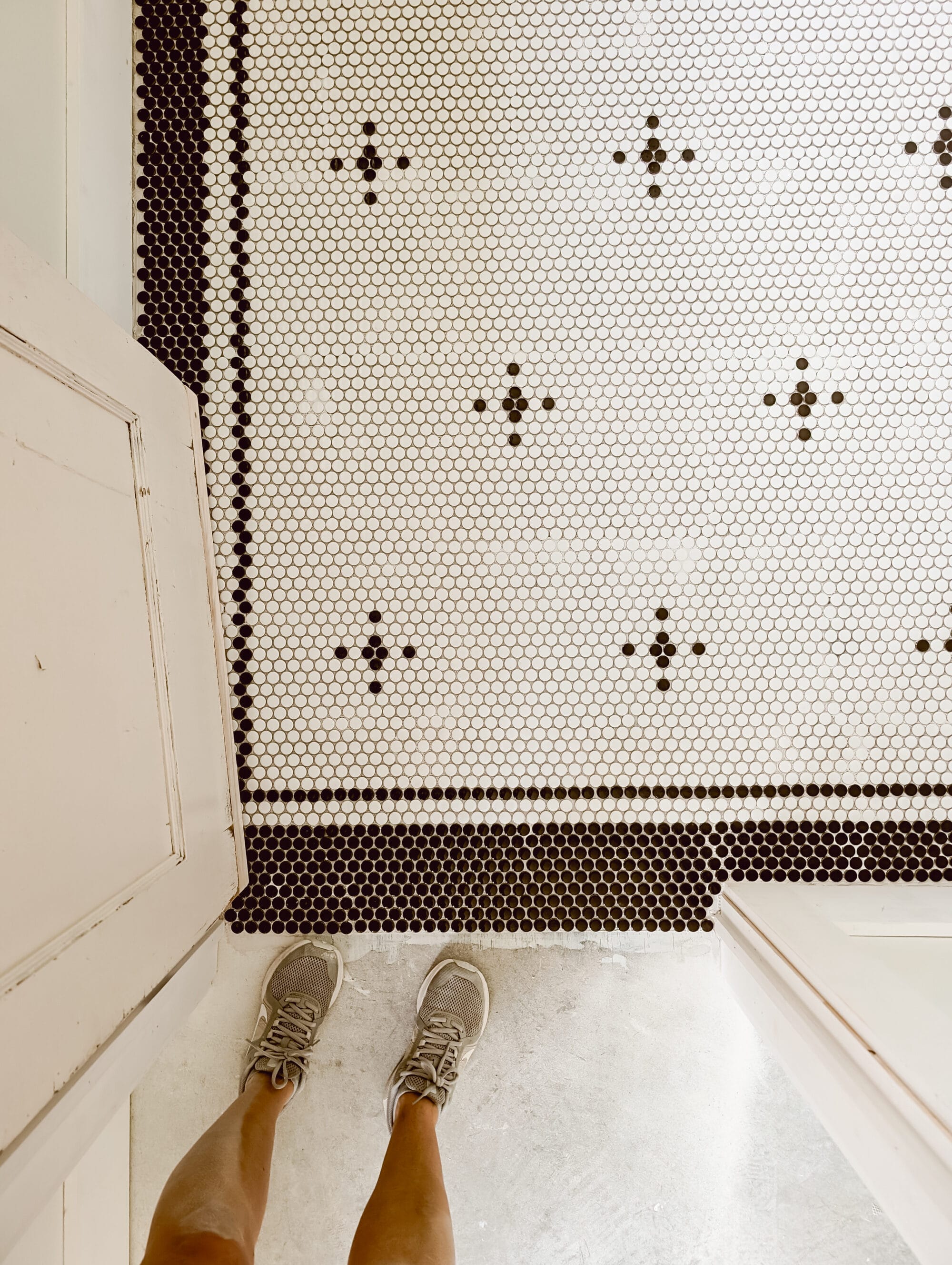 vintage style black and white penny tile floor pattern with a double border