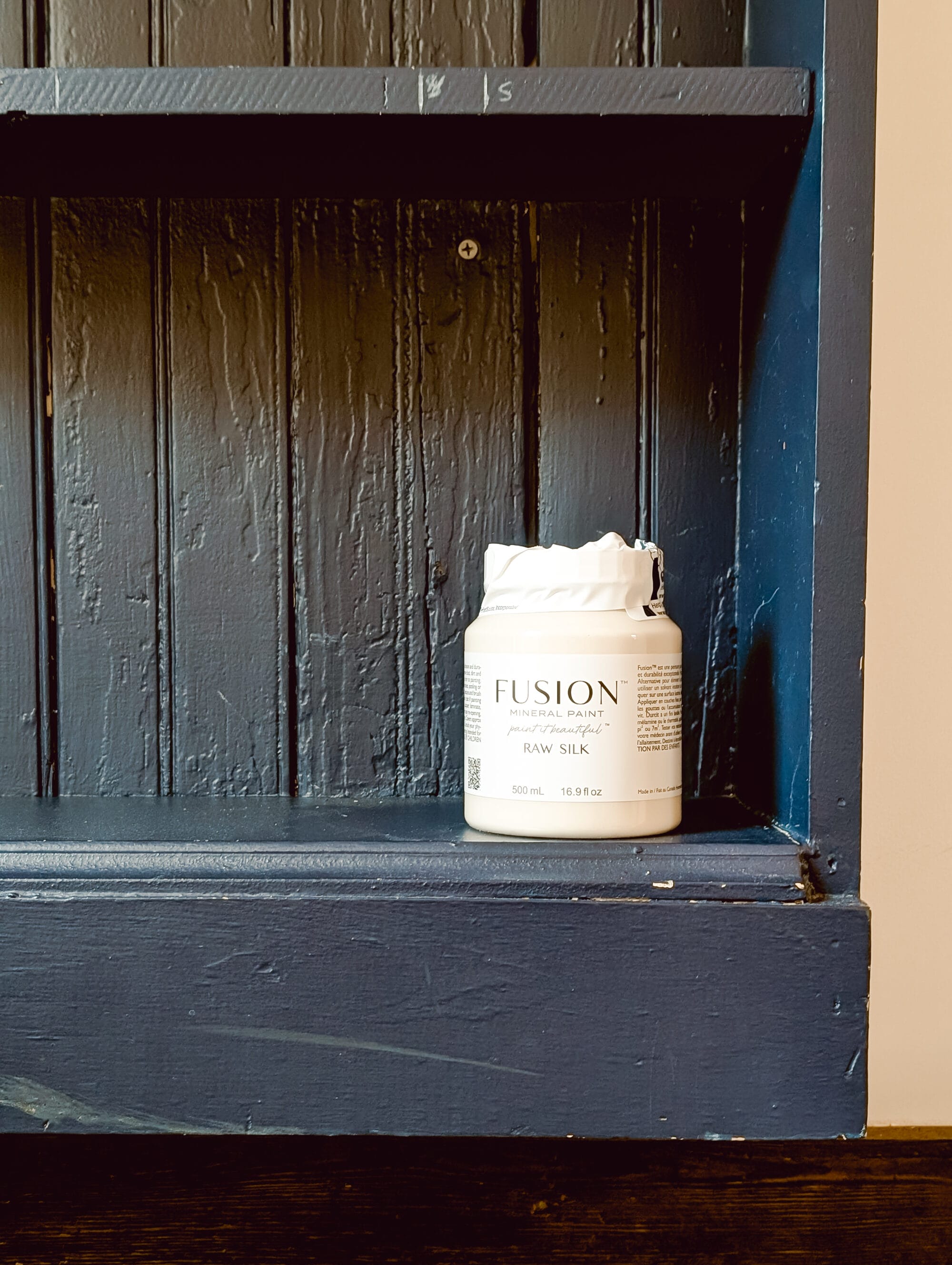 pint of creamy white paint in the color Raw Silk from Fusion Mineral Paint